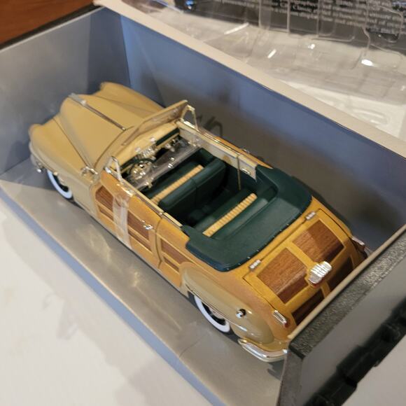 Vintage 1998 Motor City Classics 1948 Chrysler Town Country Diecast Model 1:18 - Picture 5 of 16